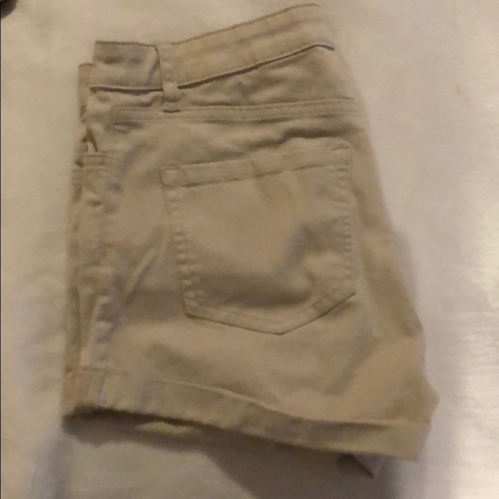H&M tan shorts